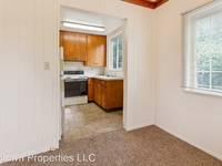 $1,250 / Month Apartment For Rent: 1320-1344 NE 68th Ave - 1322 - Uptown Propertie...