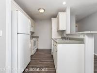 $1,105 / Month Apartment For Rent: 1450 W Lark Street - Premium 3 Bed, 2 Bath - Qu...