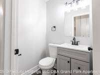 $1,600 / Month Apartment For Rent: 1005 Des Plaines Ave - Grand Park Apartments | ...