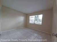 $1,595 / Month Apartment For Rent: 1215 SE 46th Lane #H - Rossman Realty Property ...