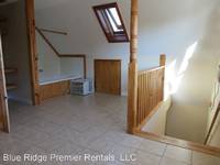 $1,425 / Month Apartment For Rent: 105 East Sylva Circle - Apartment G-1 - Blue Ri...