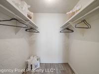 $899 / Month Apartment For Rent: 5453 E. 71st St. - 141 - Regency Point Apartmen...