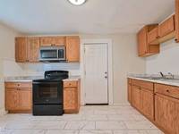 $1,600 / Month Townhouse For Rent: Beds 2 Bath 1 - Www.turbotenant.com | ID: 11498646