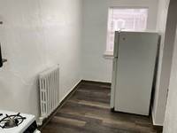 $625 / Month Apartment For Rent: 923 Douglas St - TSA 202 - Updated Studio Apart...