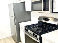 $2,895 / Month Apartment For Rent: 251 S Oak Park Blvd - #30 - Oak Park Village Ap...