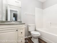 $1,020 / Month Apartment For Rent: 1450 W Lark Street - Premium 2 Bed, 2 Bath - Qu...
