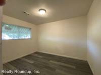 $1,500 / Month Apartment For Rent: 1605 E Walnut St - Realty Roundup, Inc. | ID: 8...