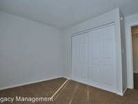 $825 / Month Apartment For Rent: 1420 West Glen Avenue Apt 301 - Legacy Manageme...