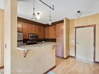 $1,379 / Month Home For Rent: 625 Dayton Ave Unit 8 - Housing Hub, LLC | ID: ...