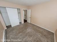 $1,000 / Month Apartment For Rent: 801 So. Circle Dr. Apt 005 - Oakridge On The Gr...