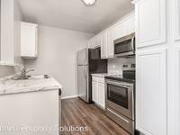 $945 / Month Apartment For Rent: 1450 W Lark Street - Deluxe 2 Bed, 2 Bath - Qua...