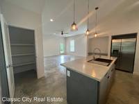 $3,600 / Month Apartment For Rent: 217 B North Avenue - Classic City Real Estate |...