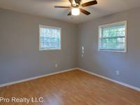 $1,250 / Month Home For Rent: 34 Candlelight Ln A - E Pro Realty LLC | ID: 28...
