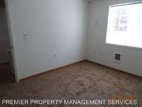 $995 / Month Apartment For Rent: 1706 W 6th - C - PREMIER PROPERTY MANAGEMENT SE...