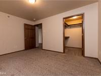 $975 / Month Apartment For Rent