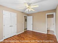 $1,100 / Month Apartment For Rent: Longleaf Crossing - Hayley Management Company W...
