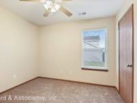 $1,350 / Month Apartment For Rent: 1032 NW Willow Dr - Lord & Associates, Inc....