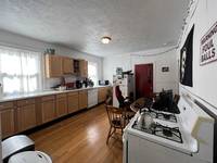 $4,550 / Month Apartment For Rent
