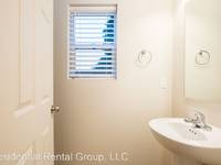 $2,200 / Month Apartment For Rent: 800 SE Davis Street - Residential Rental Group,...