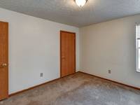 $585 / Month Apartment For Rent