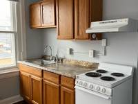 $1,295 / Month Apartment For Rent: 1322 Chelsea Ave - Unit 2 2nd Floor - Equinox P...