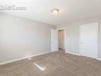 $879 / Month Apartment For Rent