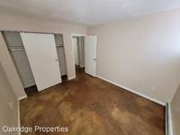 $1,075 / Month Apartment For Rent: 805 So. Circle Dr. Apt 007 - Oakridge On The Gr...