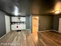 $700 / Month Apartment For Rent: 236 Se 35 - 306 Se Grand- Back Unit A-up - Prim...