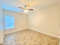 $900 / Month Apartment For Rent: 1415 Petri Dr - #1 - Red Door Real Estate Servi...