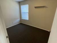 $1,200 / Month Room For Rent: 105 N Busey - Smile Student Living | ID: 11497516