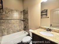$1,350 / Month Home For Rent: 663 W Tarleton St # 101 - Mitchell Real Estate ...